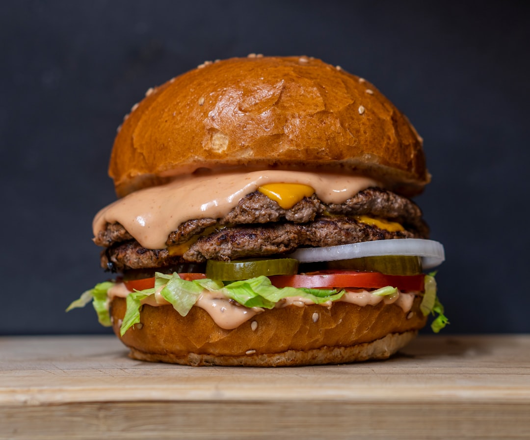 Hamburgueria com pedidos por WhatsApp atendidos por inteligência artificial
