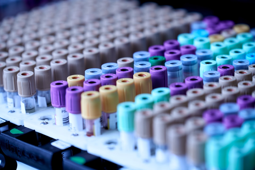 Laboratório de análises clínicas com atendimento e agendamento automatizados por IA