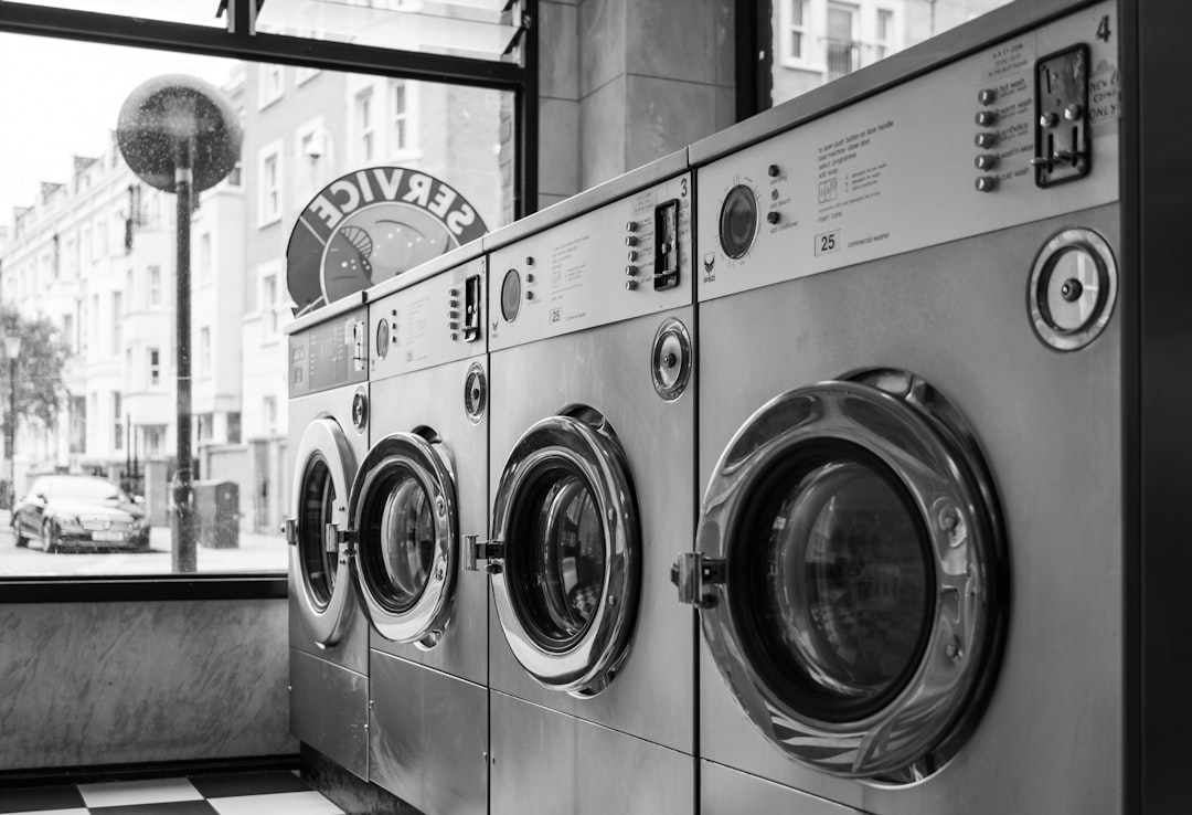 Lavanderia com coleta e status de pedidos automatizados por IA