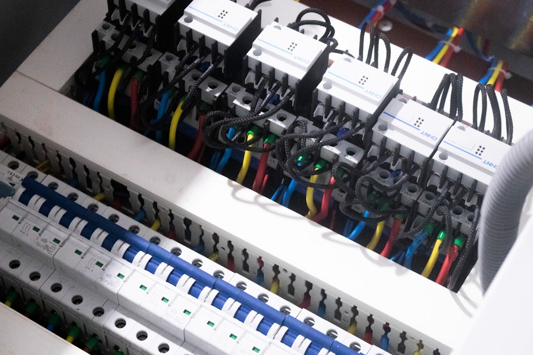 Loja de material elétrico com cotação de lista automatizada por IA