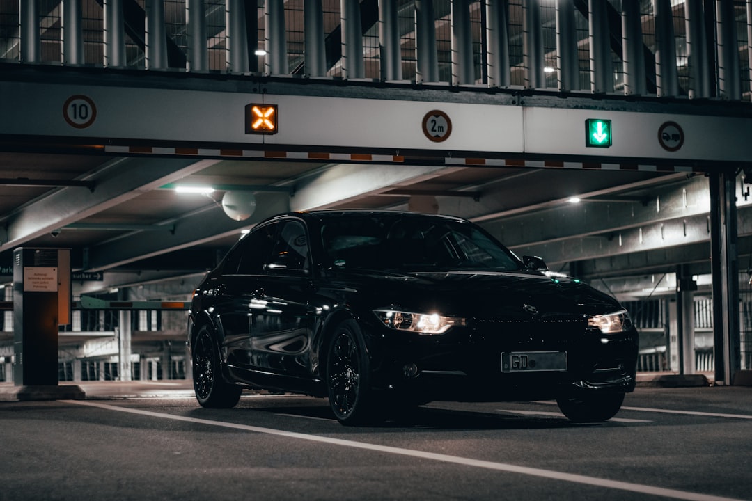 Carro executivo em transfer com agendamento automatizado por IA no WhatsApp